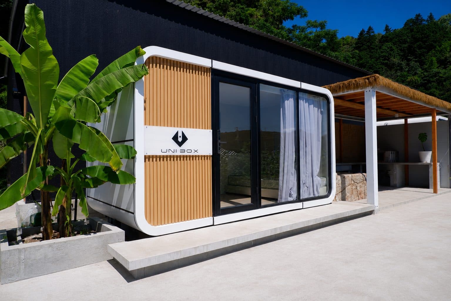 UNI BOX 外観(昼)
